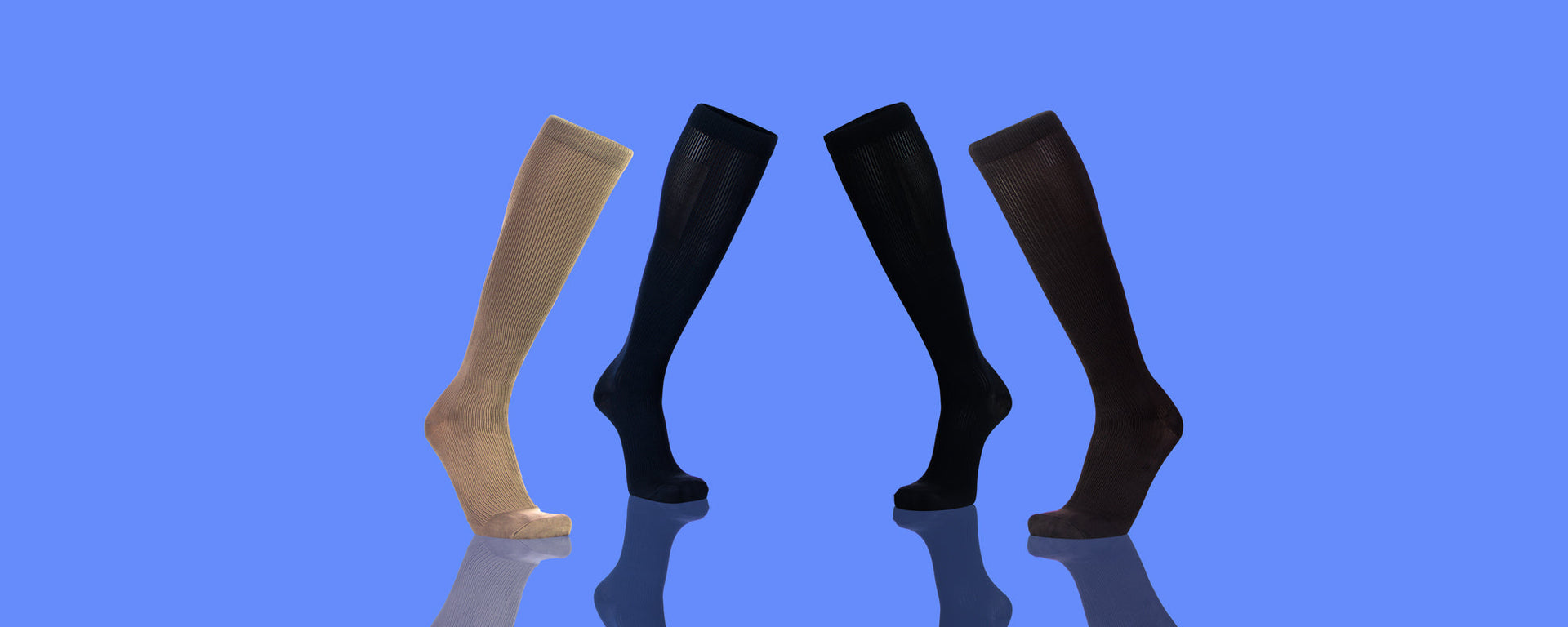 Bas De Compression Opaques En 4 Différentes Couleurs Avec Arrière-Plan Bleue Royale - Illustration Photo Principale Blogue