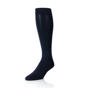 Bas De Compression 30 40 mmHg Pour Homme Fait Avec Tissu Semi Opaque - Doctor Brace Circutrend - Noirs - Longueur Pour Mollet - Vue En Biais Sur Demi Jambe