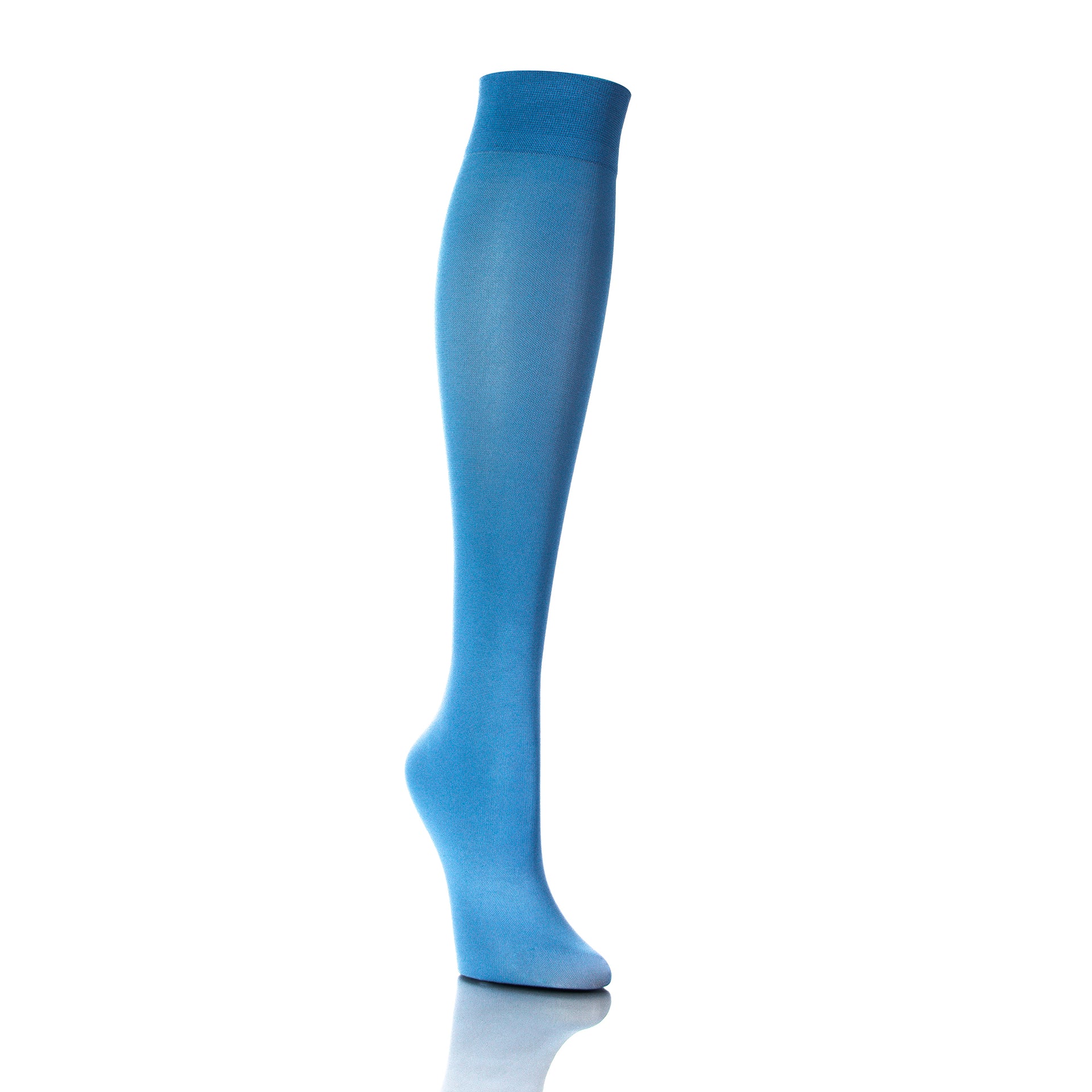 Bas de compression colorés 20-30 mmHg hauteur genou, bleu ciel, vue en diagonale, élégance fonctionnelle - Softmedi