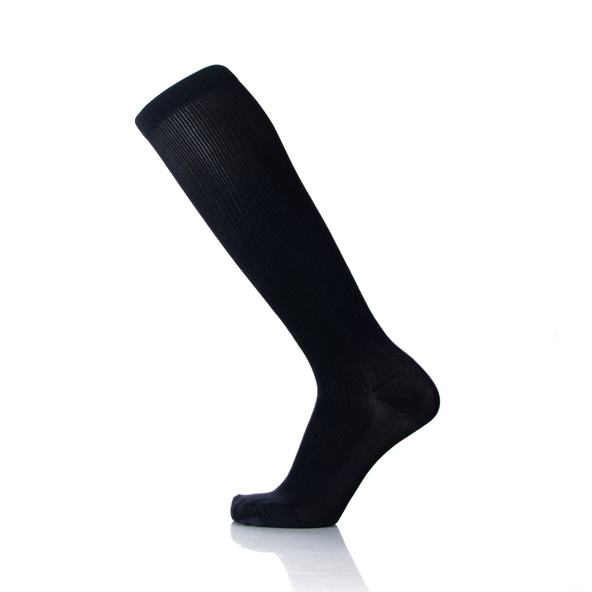 Bas De Contention 30 40 mmHg Pour Homme Couleur Noire  Avec Tissu Côtelé Style Chaussettes Ordinaires - Vue De Côté Sur Une Demi Jambe