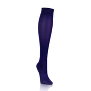 Bas support pour femme en violet de Doctor Brace, vue en diagonale montrant l'intérieur de la jambe - Softmedi