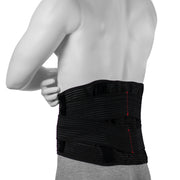 Ceinture Lombaire Pour Maux De Dos Avec Un Tissu Très Élastique - Couleur Noire - Largeur De 26 cm - Compression Ajustable - Vue De Côté Et De Derrière = Portée Par Un Homme