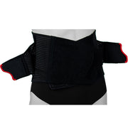 Ceinture Lombaire Pour Douleur Au Bas Du Dos Portée Par Un Mannequin Femme - Mince De 21 Cm De Largeur - Tissu Avec Élasticite Ajustable - Vue Des Sangles D'Ajustement Complètement Ouvertes