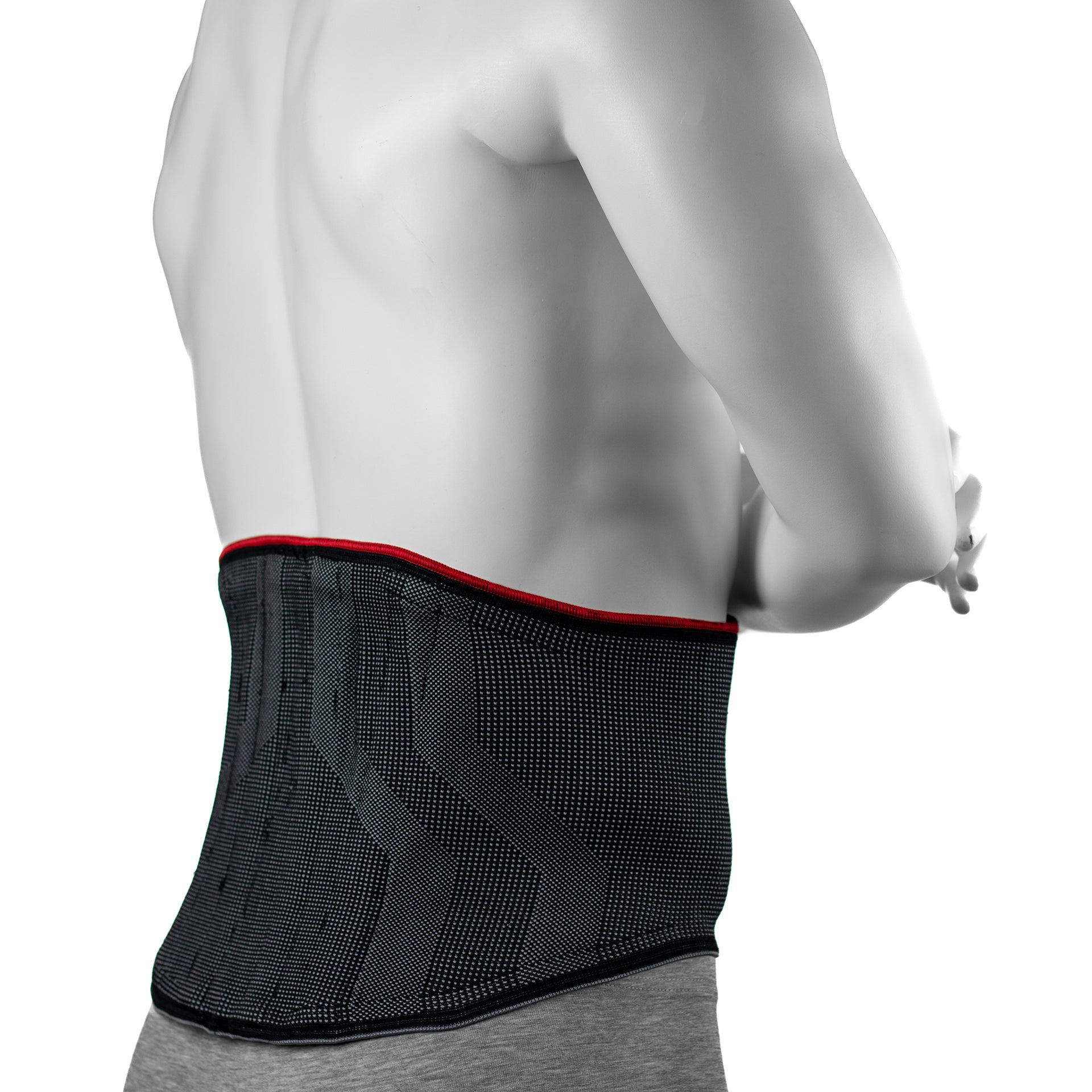 Ceinture Pour Le Dos Portée Par Un Homme Au Niveau Du Bas Du Dos - Tissu De Contention Tricoté Couleur Grise Partout Et Noire En Avant - Vue De Côté