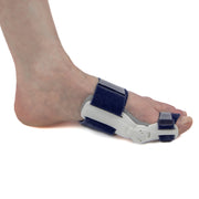 Orthèse Pour Hallux Valgus Avec Écarteur D'orteil Articulé - À Angle Ajustable - Soutenue Par Deux Sangles Qui Font Le Tour Du Pied Et Du Gros Orteil - Vue De Côté