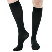 Bas De Contention Doctor Brace 30-40 Courts Au Genou Noirs Pour Femme Vue Deux Jambes En Action