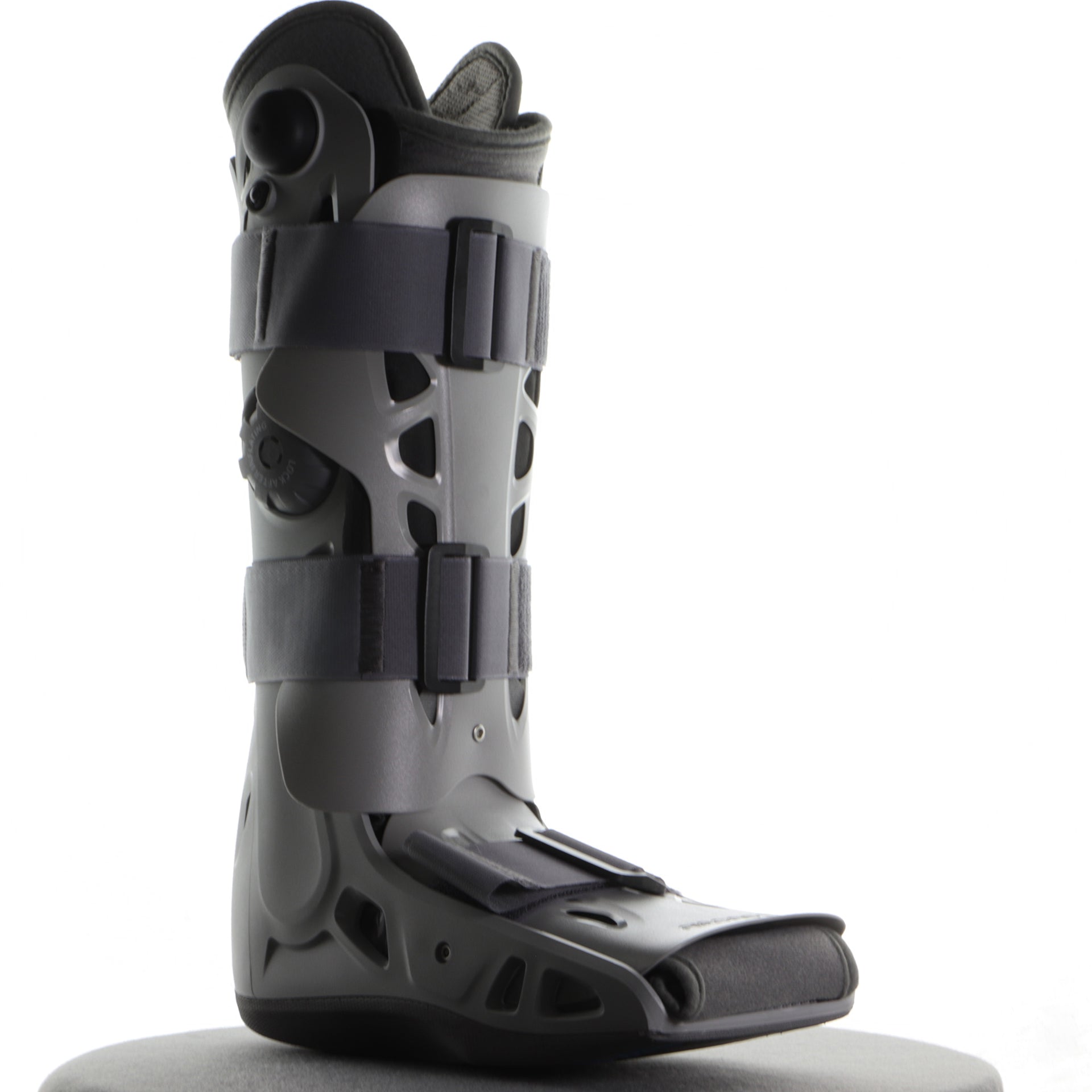 Botte Aircast Elite Vue Globale Avec La Pompe Pneumatique Et Le Régulateur De L'air