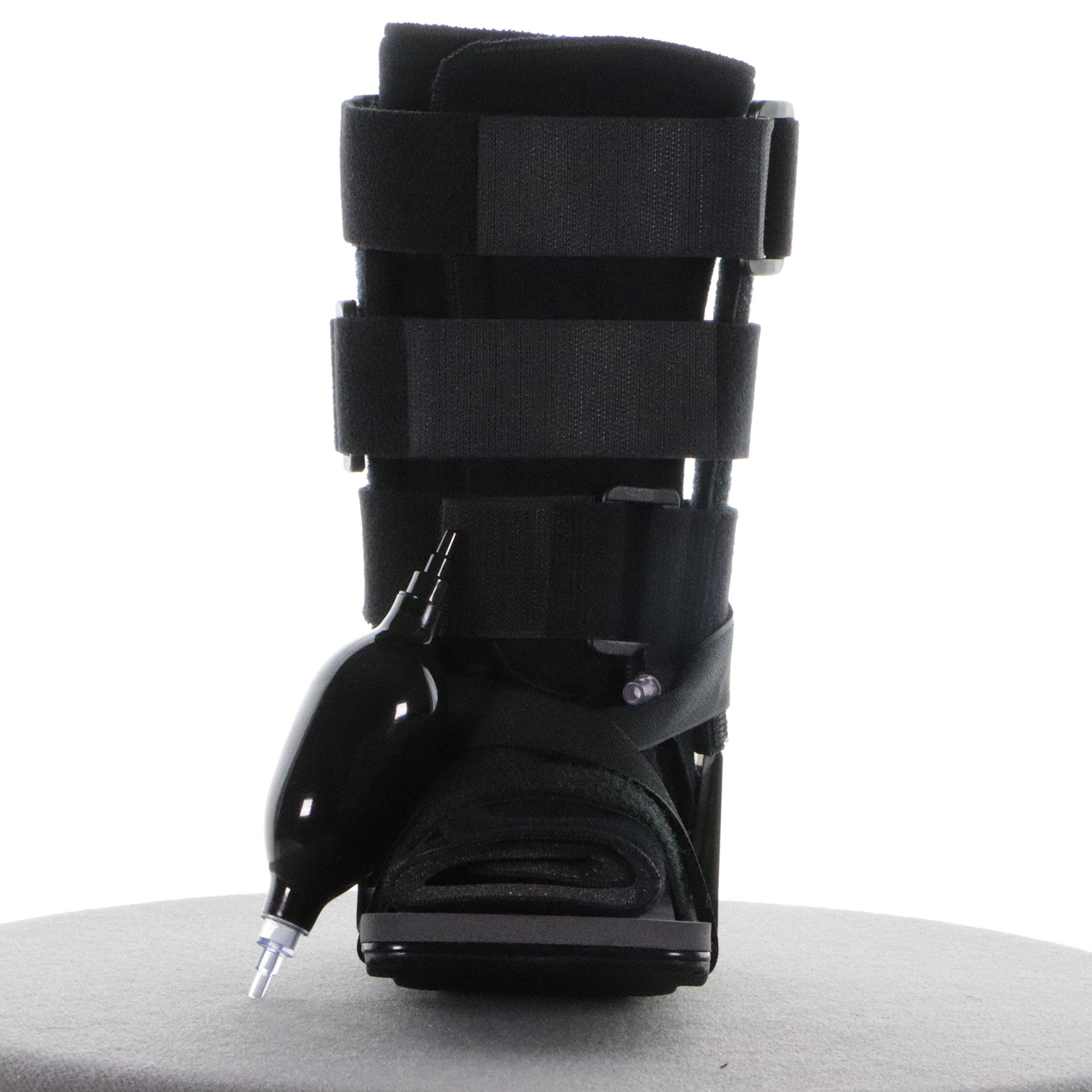 Botte De Marche Pour Fracture Ou Entorse  De La Cheville Enfant Vue Frontale De La Pompe À Air