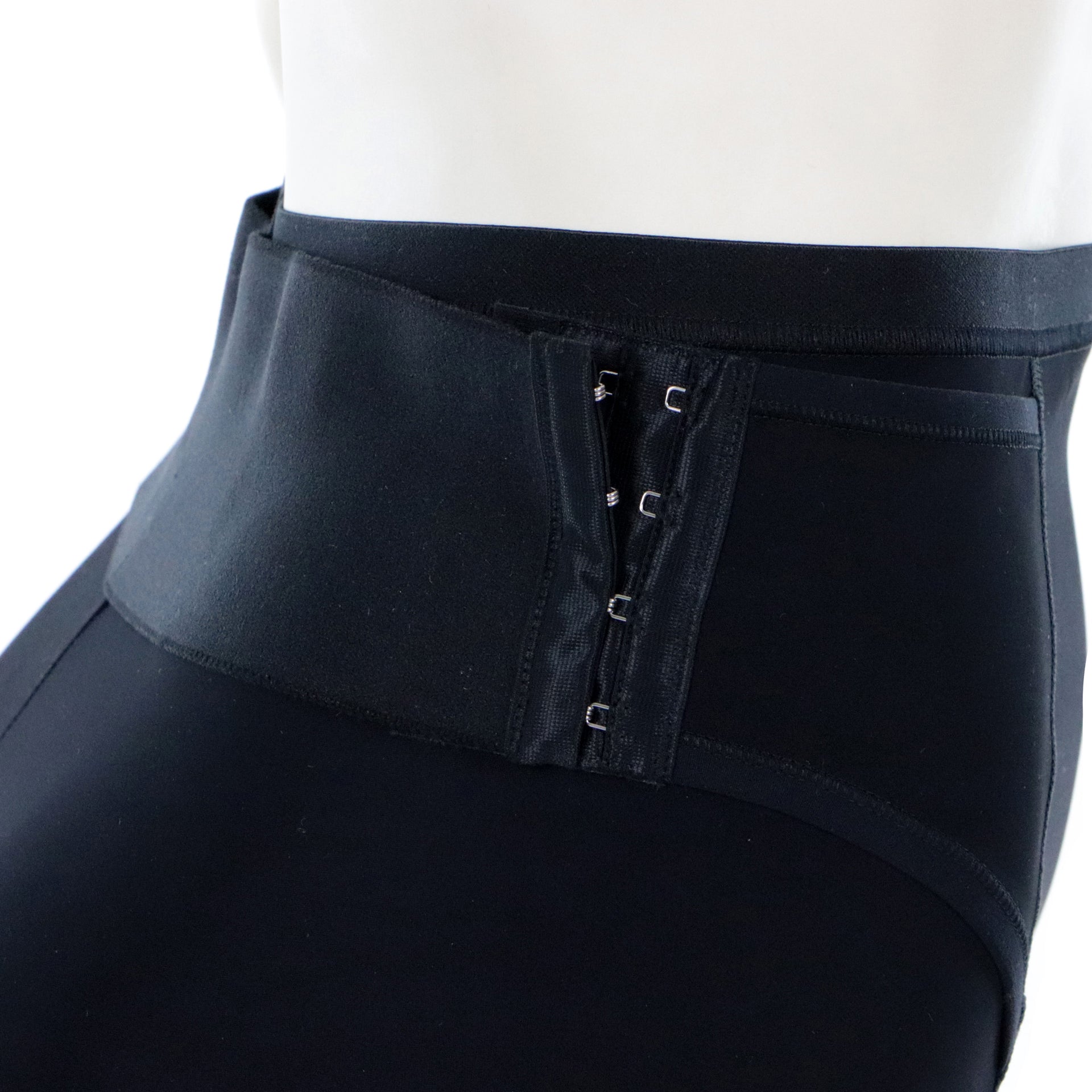 Ceinture Post Chirurgie Abdominale Compressive En Microfibre Vue Fermeture Sur Le Côté Moitié Ouverte