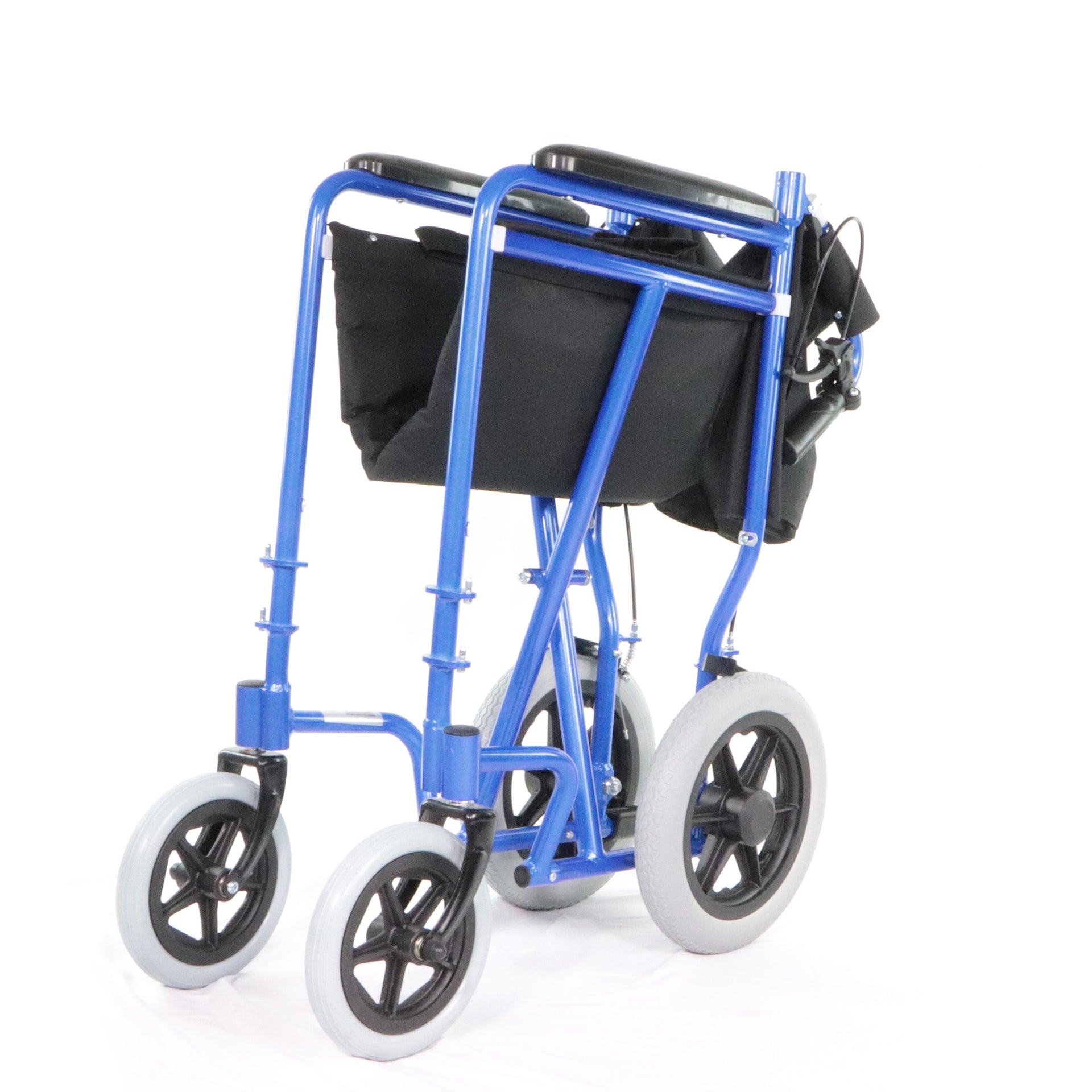 Chaise Roulante De Transport Pliante Avec Roues De 12 pouces En Position Pliée