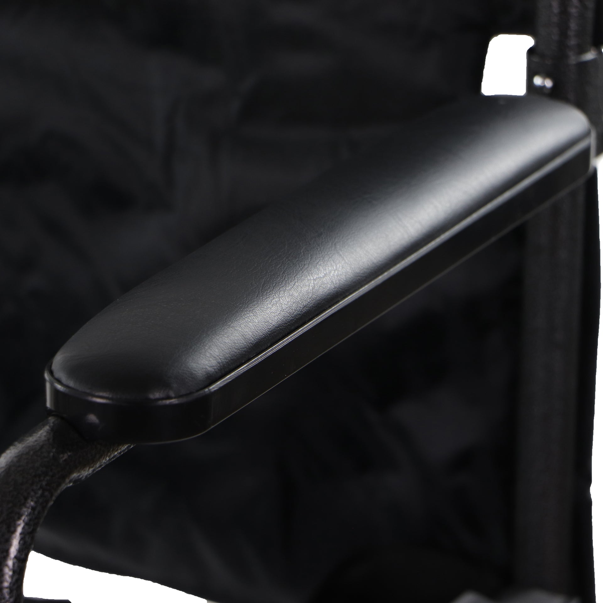 Chaise Roulane Pour Personne Âgée Pliable En Acier Vue Rapprochée Accoudoir Cuir Rembourré