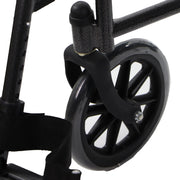 Chaise Roulante Transport Personnes Âgées En Acier Noir Vue Proche Roue Avant Pivotante