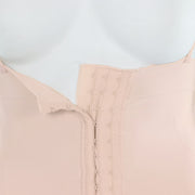 Combinaison Compressive À Bande Abdominale Avec Shorts Ajustable Vue De La Fermeture À Trois Rangées De Crochets