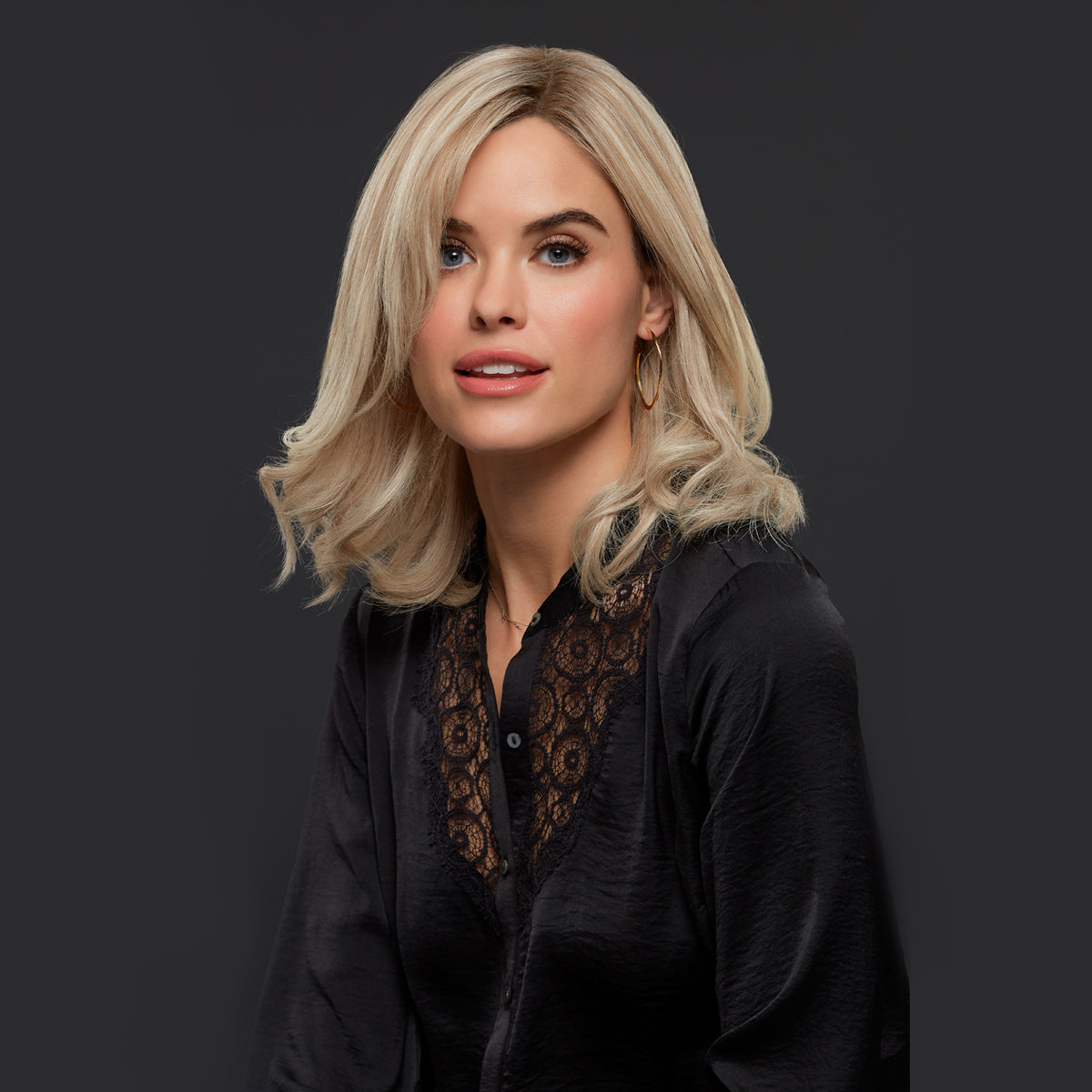 Perruque Blonde En Vrais Cheveux Semi Courts Lisses Carrie Vue De Face