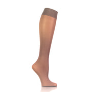 Bas de contention au genou pour femme en beige, vue de côté, conçue pour un soutien quotidien - Softmedi